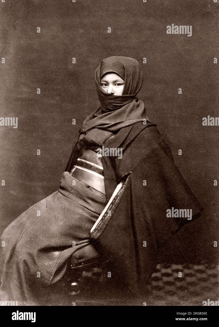 Japanische Frau in Winterkleidung, Japan, c.1870 Stockfoto