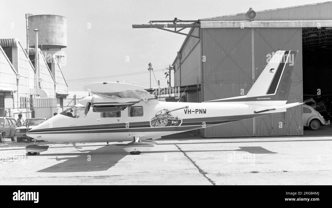 Partenavia P-68B VH-PNW (msn 65B) von Speedair Pty Ltd, die am 10. Juli 1978 abstürzte und 6 Menschen am Boden tötete, wobei die drei Insassen mit schweren Verletzungen überlebten. Stockfoto