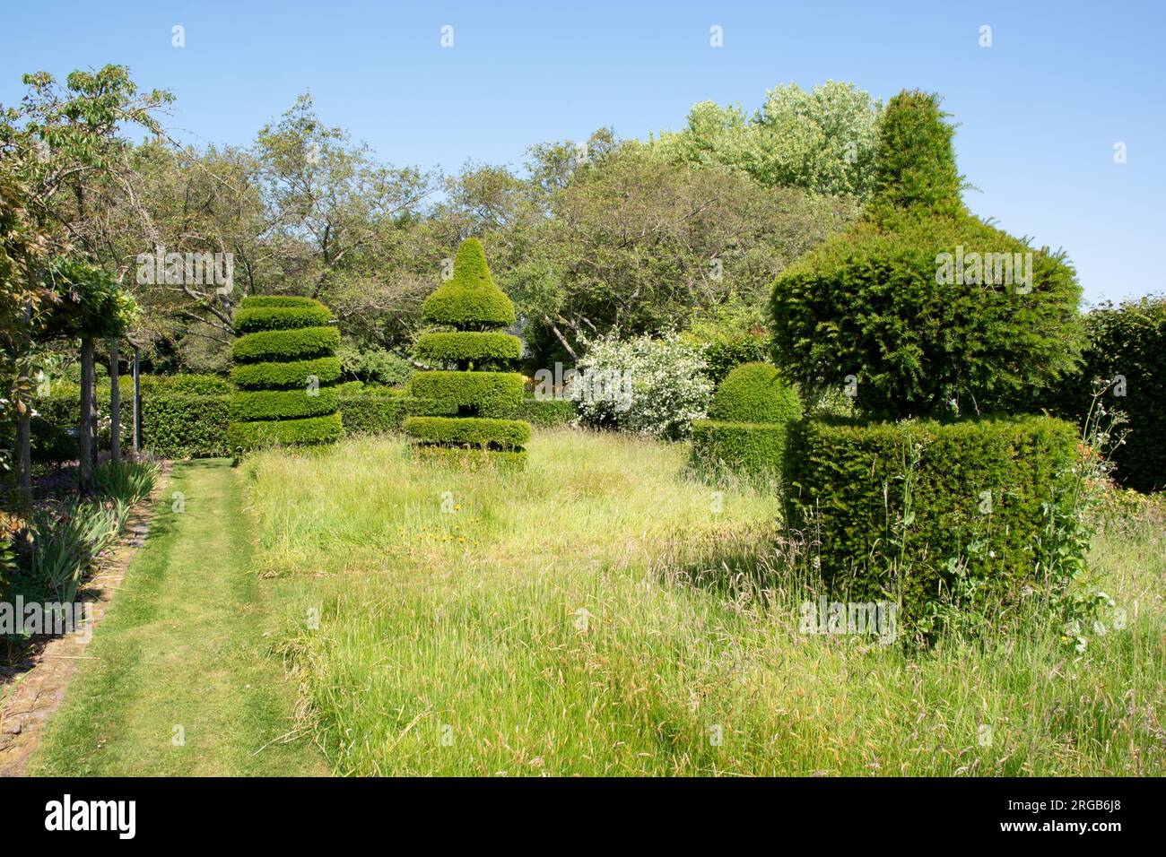 Großes Topiar bei Jardins de Maizicourt Stockfoto