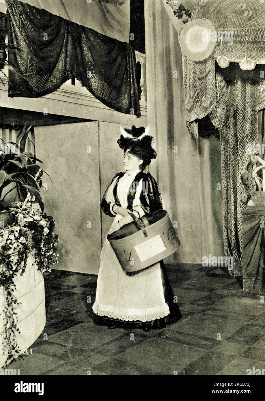 Ethel Sidney als Bessie Brent im Shop Girl Stockfoto