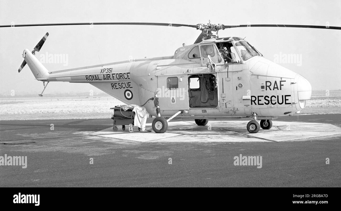 Royal Air Force - Westland Whirlwind HAR.10 XP351 (msn WA367), von Nr. 22 Staffel RAF, bereit für Rettungsruf an einem sehr frostigen Morgen. Wurde als 8672M in Ausbildungsaufgaben überführt, zuletzt erhalten im Gatwick Aviation Museum. Stockfoto