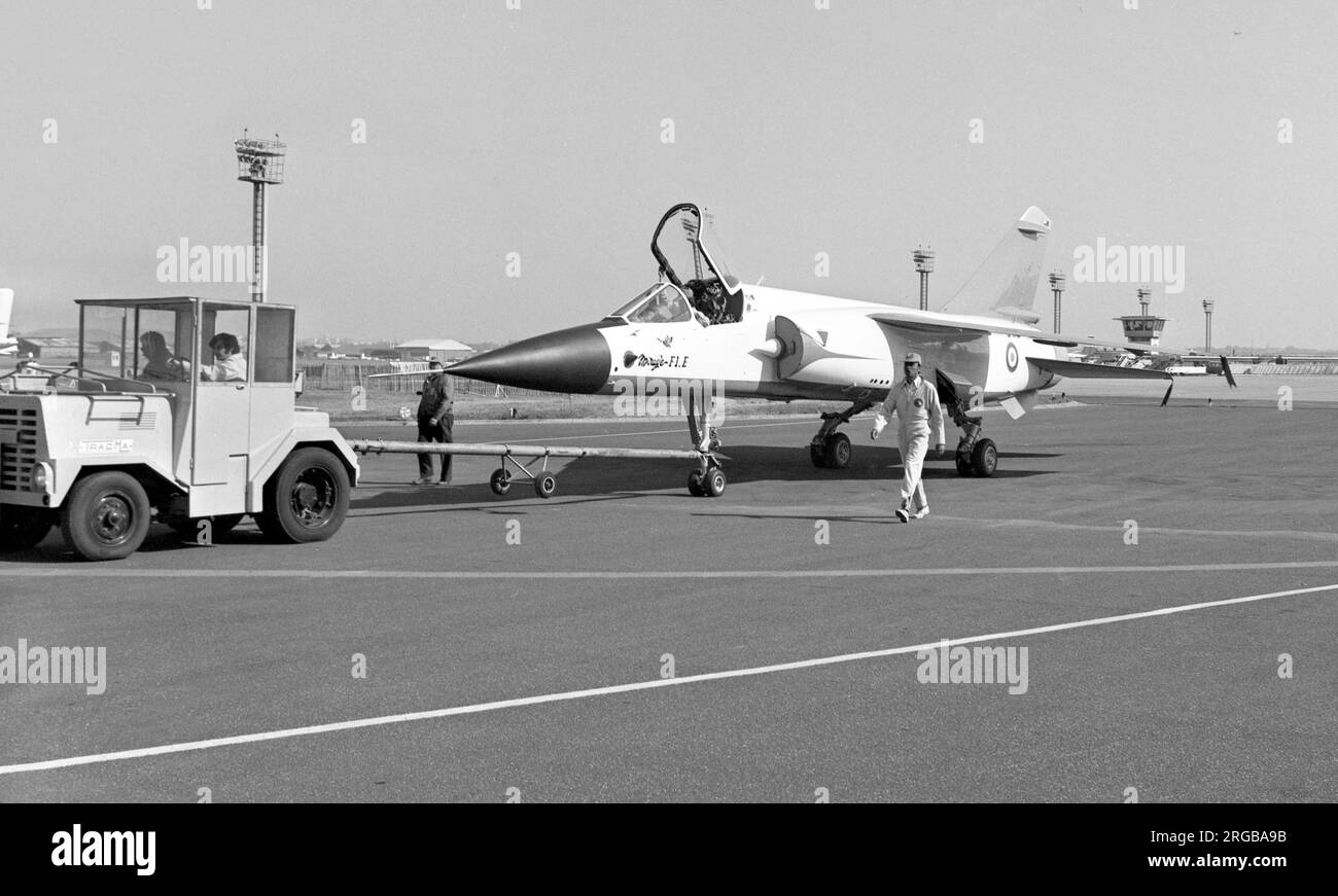 Dassault Mirage F-1E '01' , die erste F-1E, auf der Paris Air Show Anfang Juni 1975 am Flughafen Paris - Le Bourget. Stockfoto