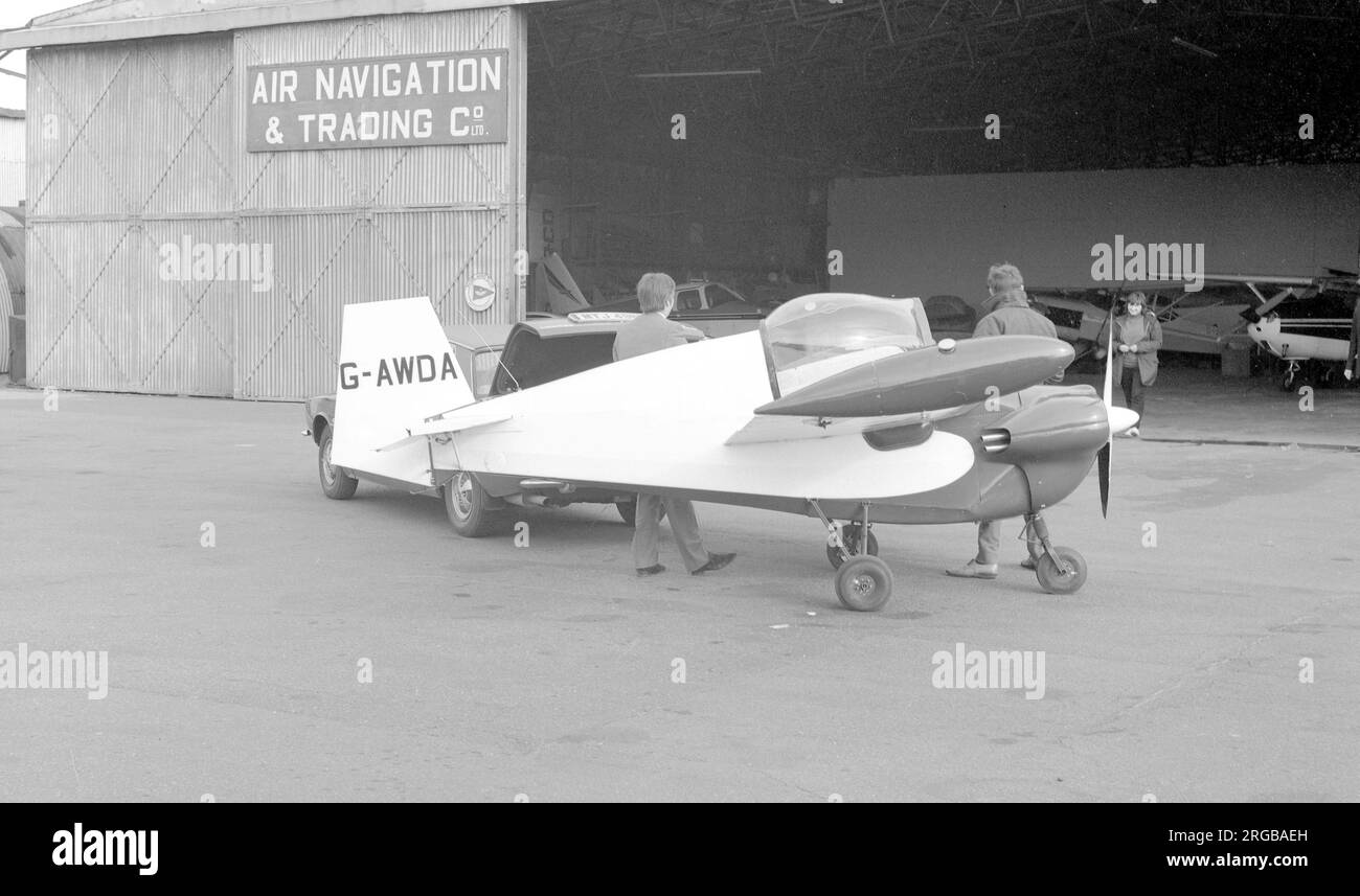 Slingsby T.66 Nipper Series 3 G-AWDA (msn S117), am Flughafen Blackpool-Squire's Gate im Juni 1972. Stockfoto