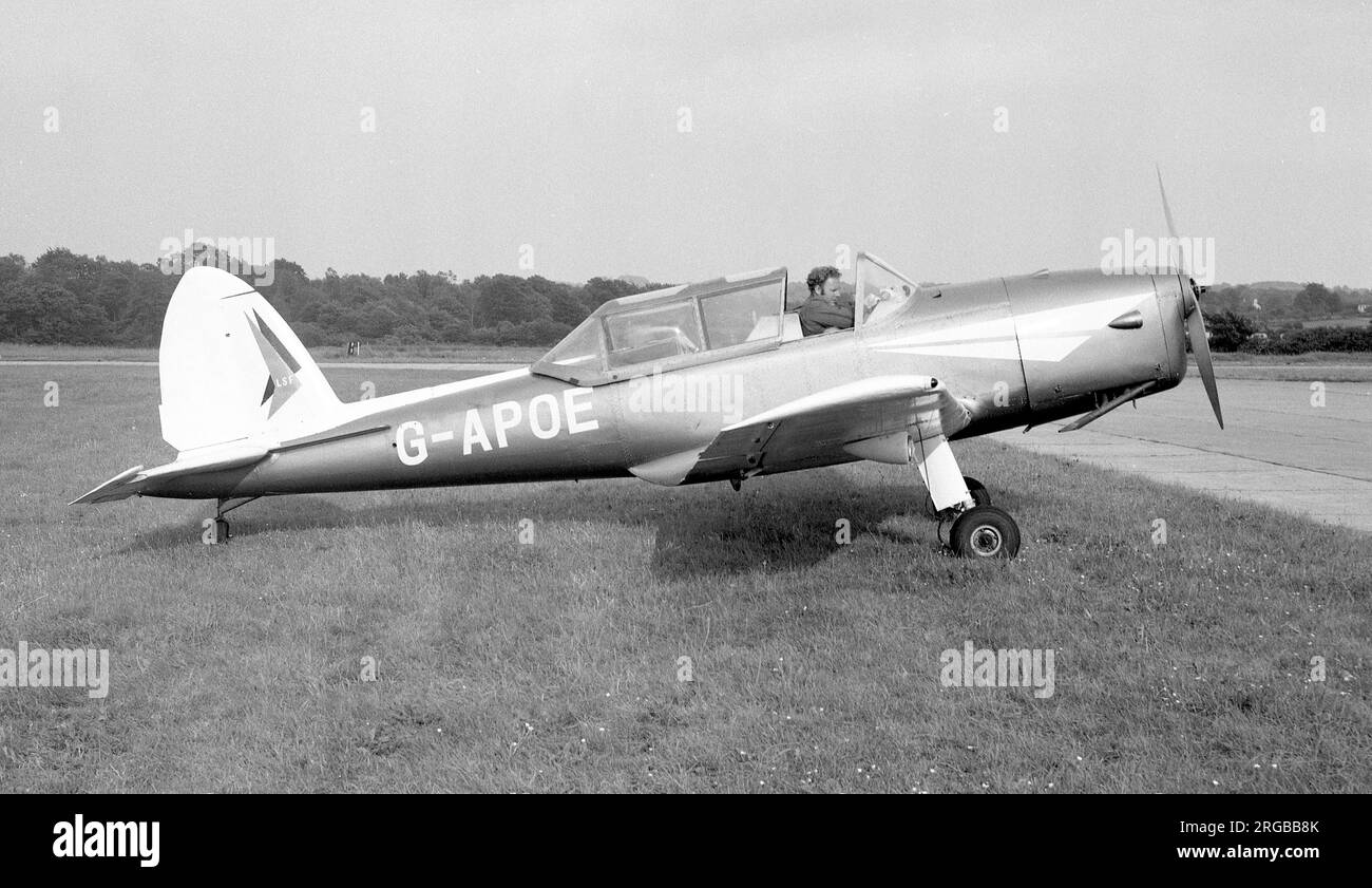 De Havilland DHC-1 Chipmunk 22A G-APOE (msn C1/0685), London School of Flying Ltd., Biggin Hill im Juni 1968. Stockfoto