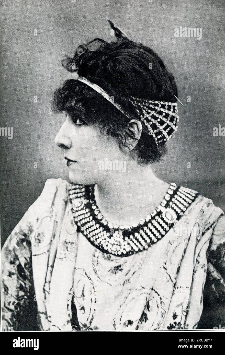 Sarah Bernhardt, französische Schauspielerin, als Kaiserin Theodora, im Stück von Sardou. Stockfoto