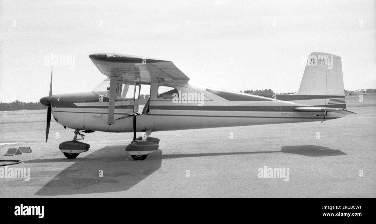 Cessna 150 ZK-BYL (msn 180-50935) in Christchurch, Neuseeland, im Januar 1963. Stockfoto