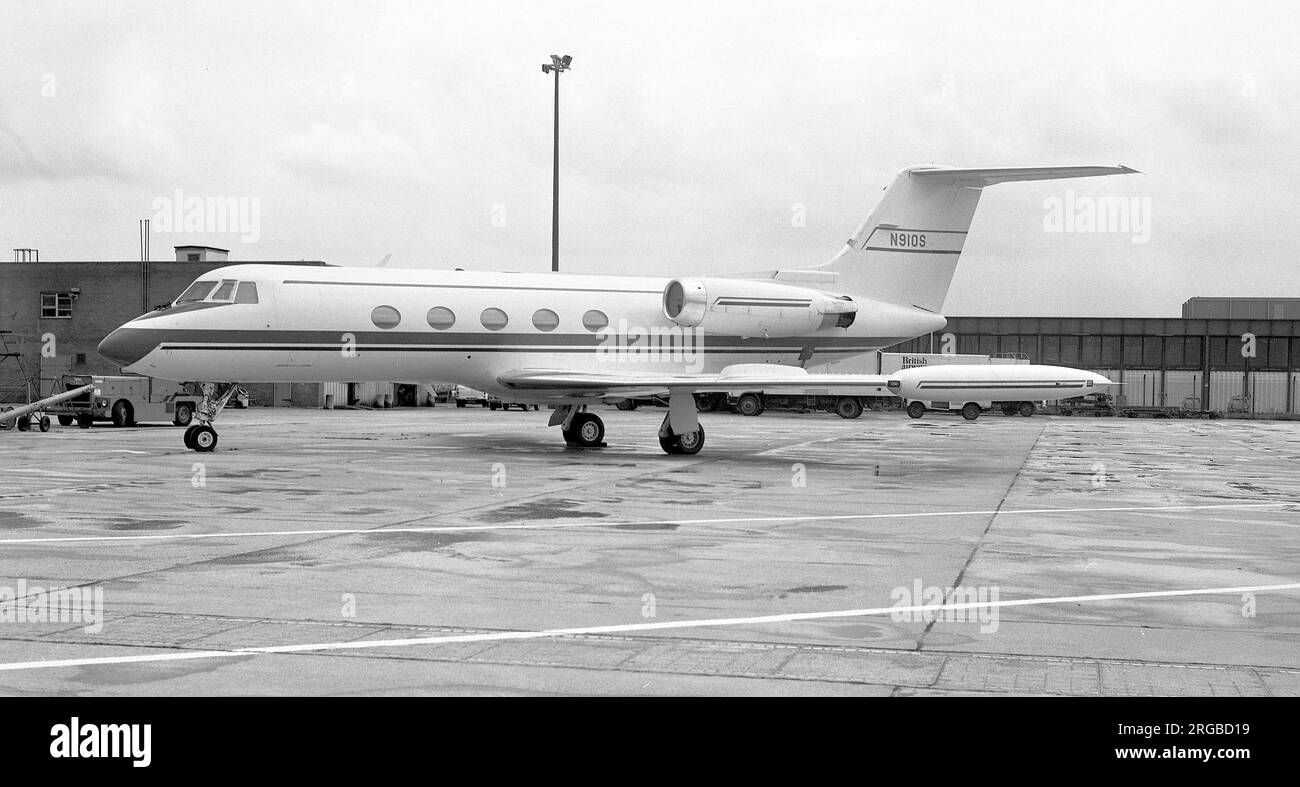 Grumman G-1159 Gulfstream II N910S (msn 234) der Standard Oil Realty Corporation am Flughafen London Heathrow. Stockfoto