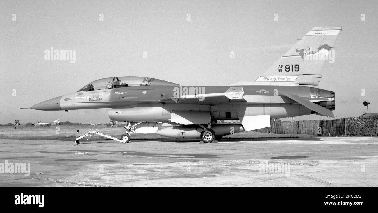 United States Air Force - General Dynamics F-16B Block 15g Fighting Falcon 81-0819 (msn 62-88), der 186. Fighter Interceptor Squadron, Montana Air National Guard, im Juli 1987 auf der ANG-Basis Great Falls. Stockfoto