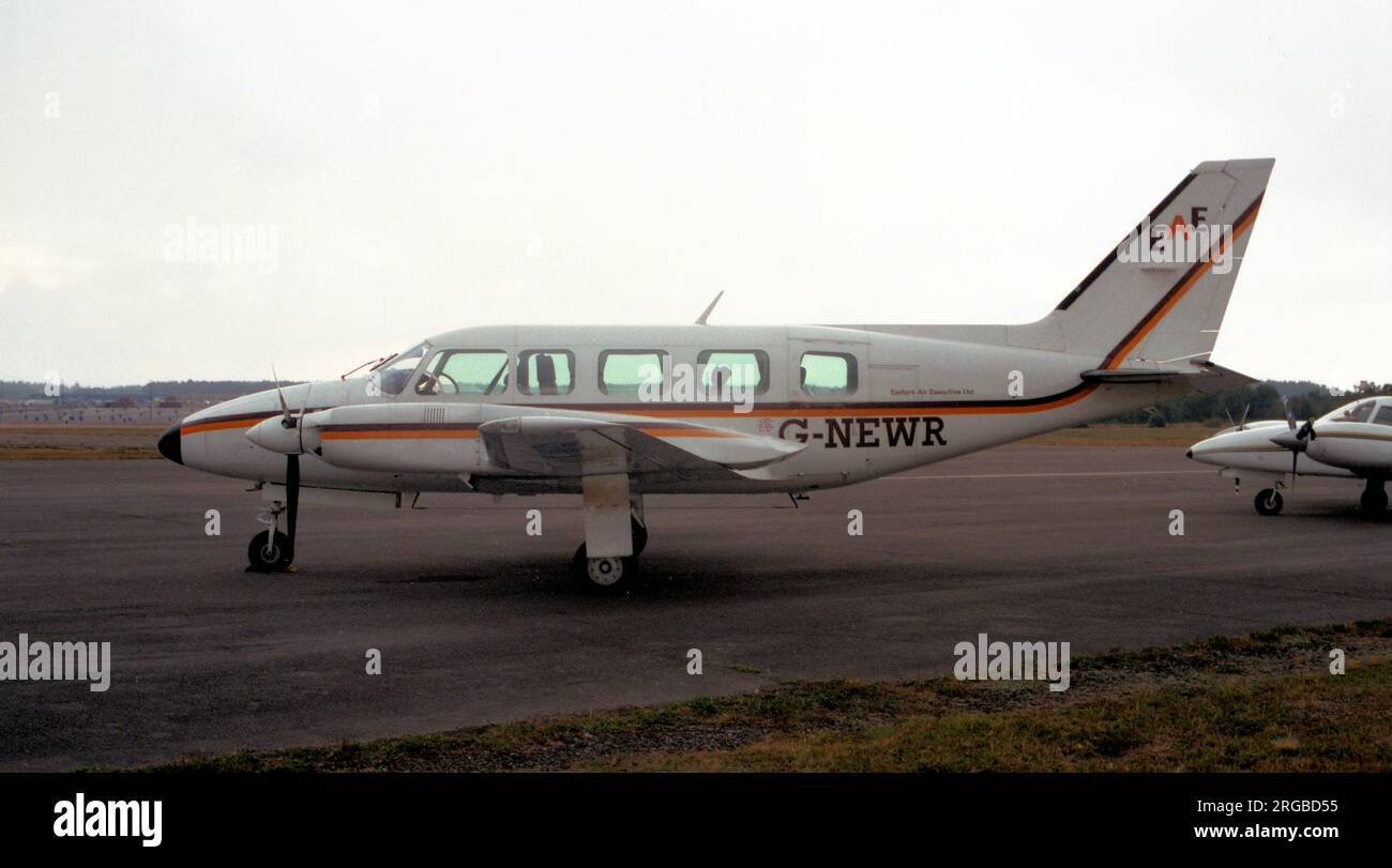 Piper PA-31-350 Chieftain G-NEWR (msn 31-7952129). Stockfoto