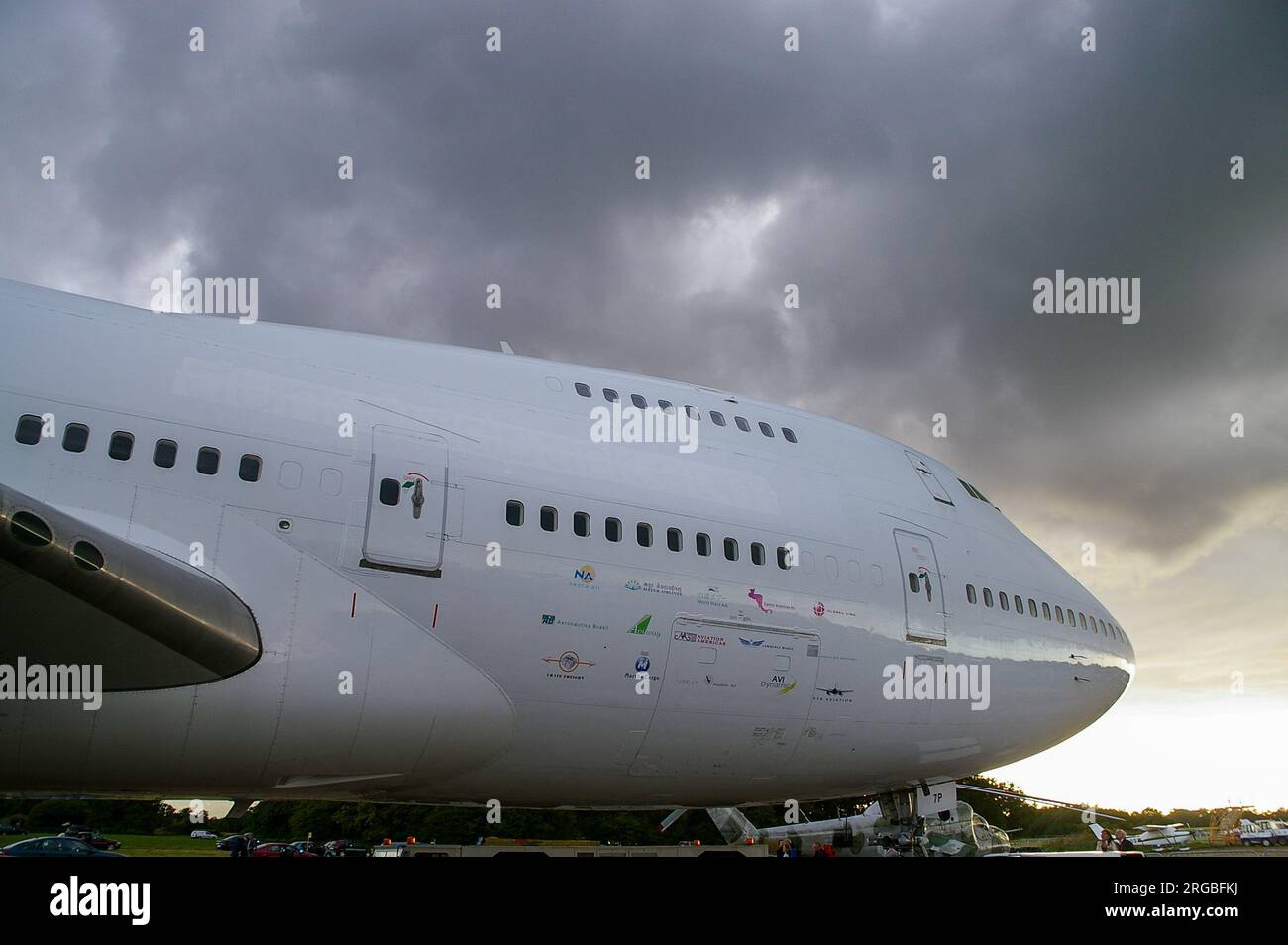 Boeing 747 Jumbo Jet Film- und TV-Requisiten in Dunsfold. Früher bei British Airways als G-BDXJ. Fiktive Skyfleet S570 für James Bond Film Casino Royale Stockfoto