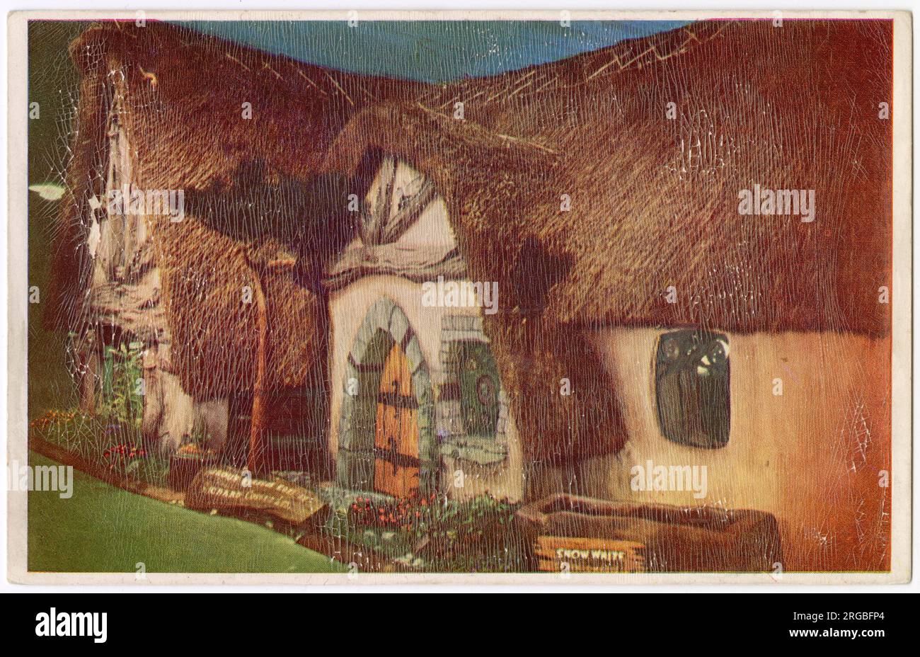 Daily Mail Ideal Home Exhibition, Olympia, London - House of the Seven Dwarfs von Richard Costain Ltd, aus dem Walt Disney Film von Snow White. Stockfoto