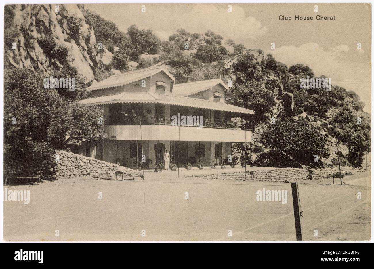 Sports Club House (vom Fußballplatz aus gesehen), Cherat Hill Station, North-West Frontier, Britisch-Indien (jetzt in Pakistan). Stockfoto