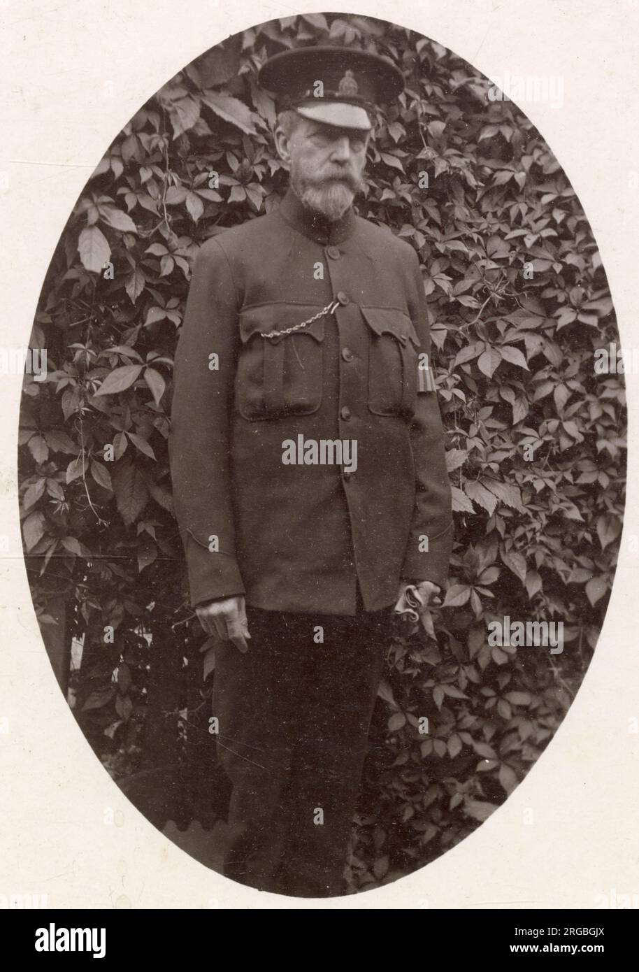 Porträt eines Mannes in Uniform, WW1, der möglicherweise als Sonderpolizist dient. Stockfoto