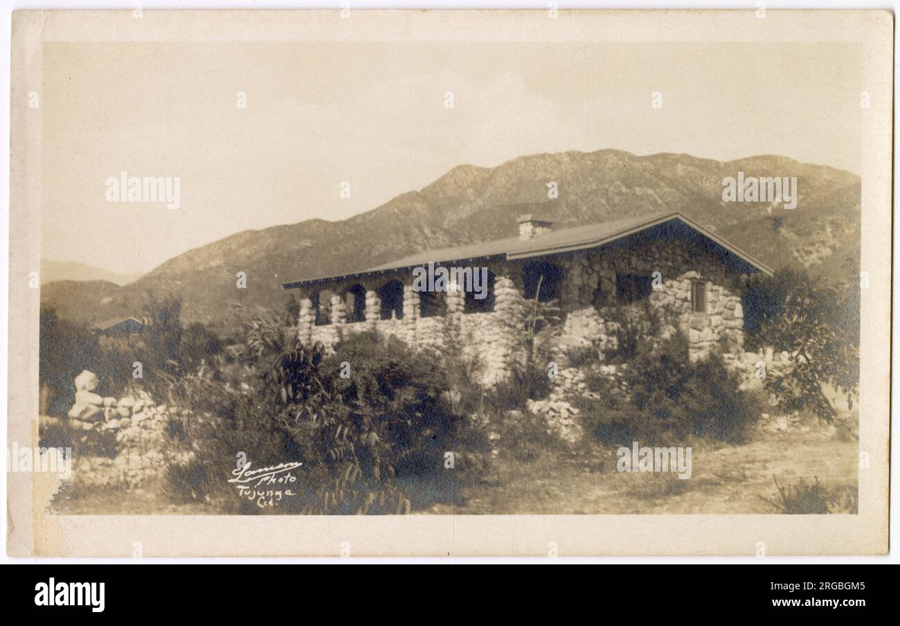 Tujunga (Tuyunga), Los Angeles County, Kalifornien, USA - Steinbungalow aus lokalen Materialien. Stockfoto