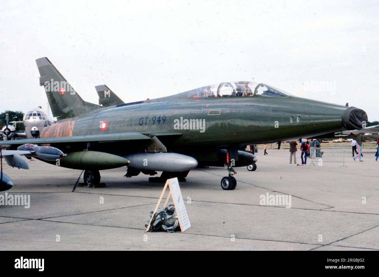 Flyvevabnet -North American TF-100F-15-NA Super Sabre GT-949 (msn 243-225), von Esk 730, auf der RAF Greenham Common, am 31. Juli 1976, für die internationale Air Tattoo. (Flyvevabnet - Royal Danish Air Force). Stockfoto