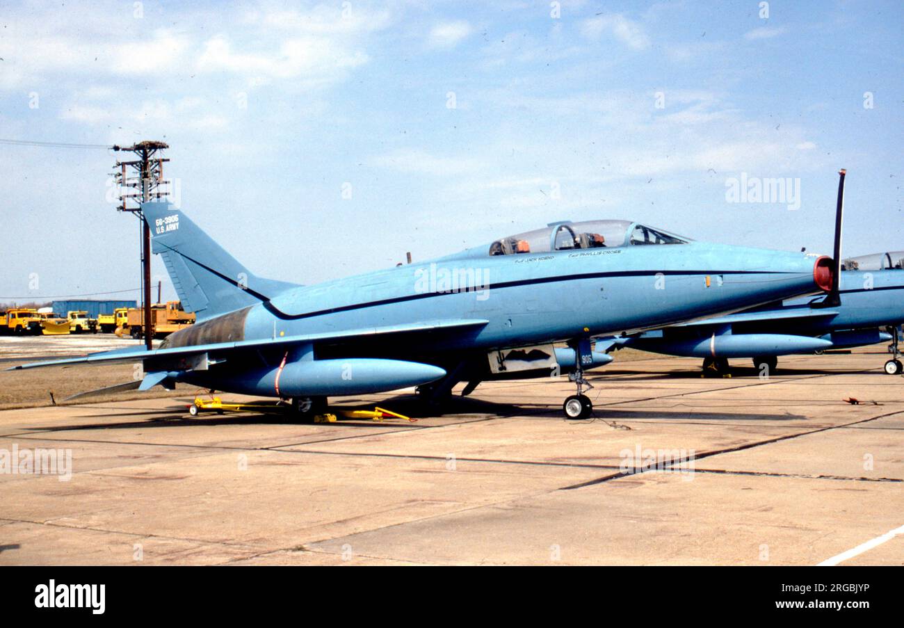 United States Army - North American QF-100F-10-NA Super Sabre 56-3905 (MSN 243-181), am Luftwaffenstützpunkt Holloman New Mexico. (Derzeit im Glenn L. Martin Aviation Museum, Baltimore). Stockfoto