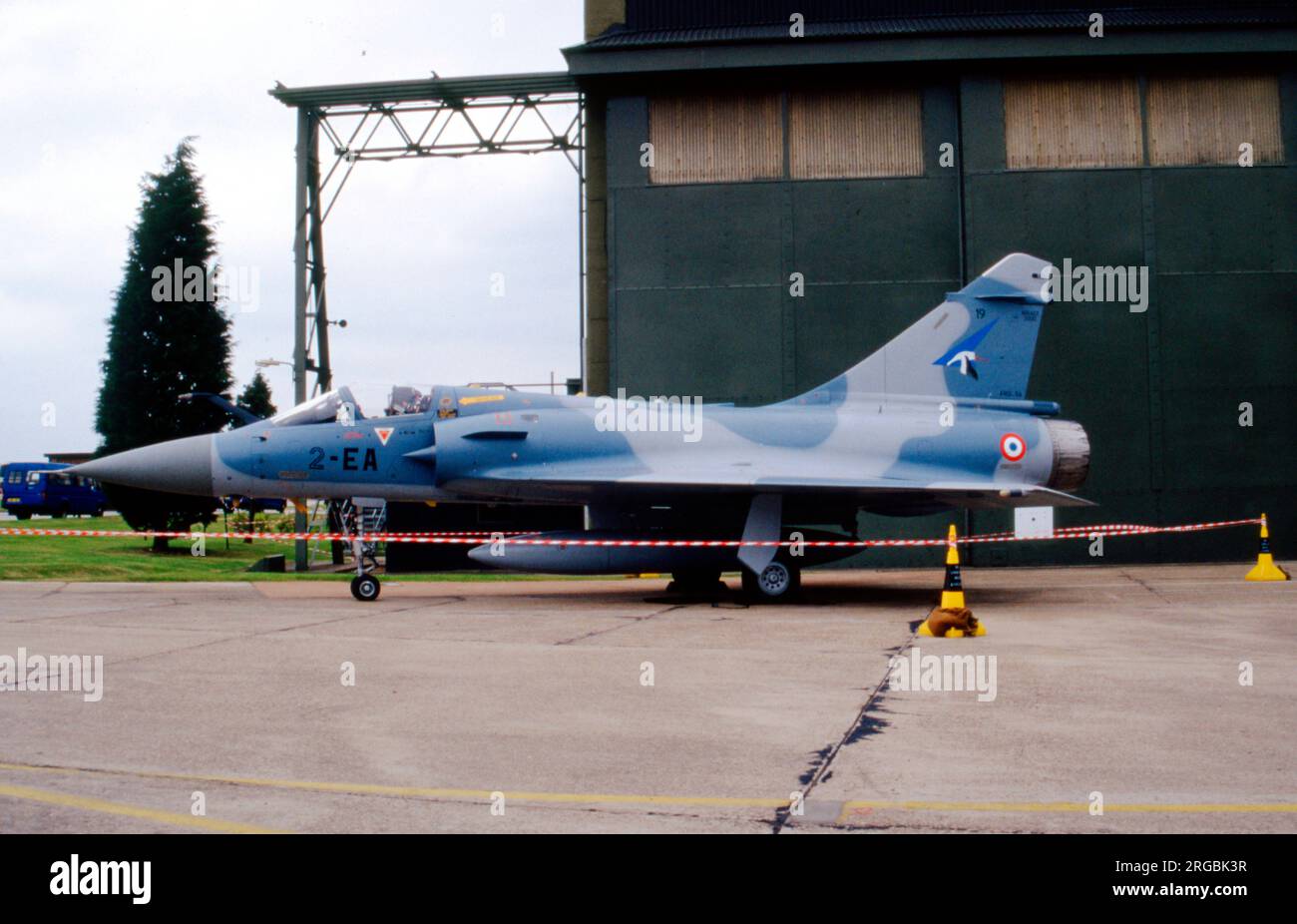 Armee de l'Air - Dassault Mirage 2000C 2-EA (msn 19), von Escadron de Chasse EC 1/2 „Les Cigones“, auf der RAF Waddington am 30. April 1988. (Armee de l'Air - Französische Luftwaffe). Stockfoto