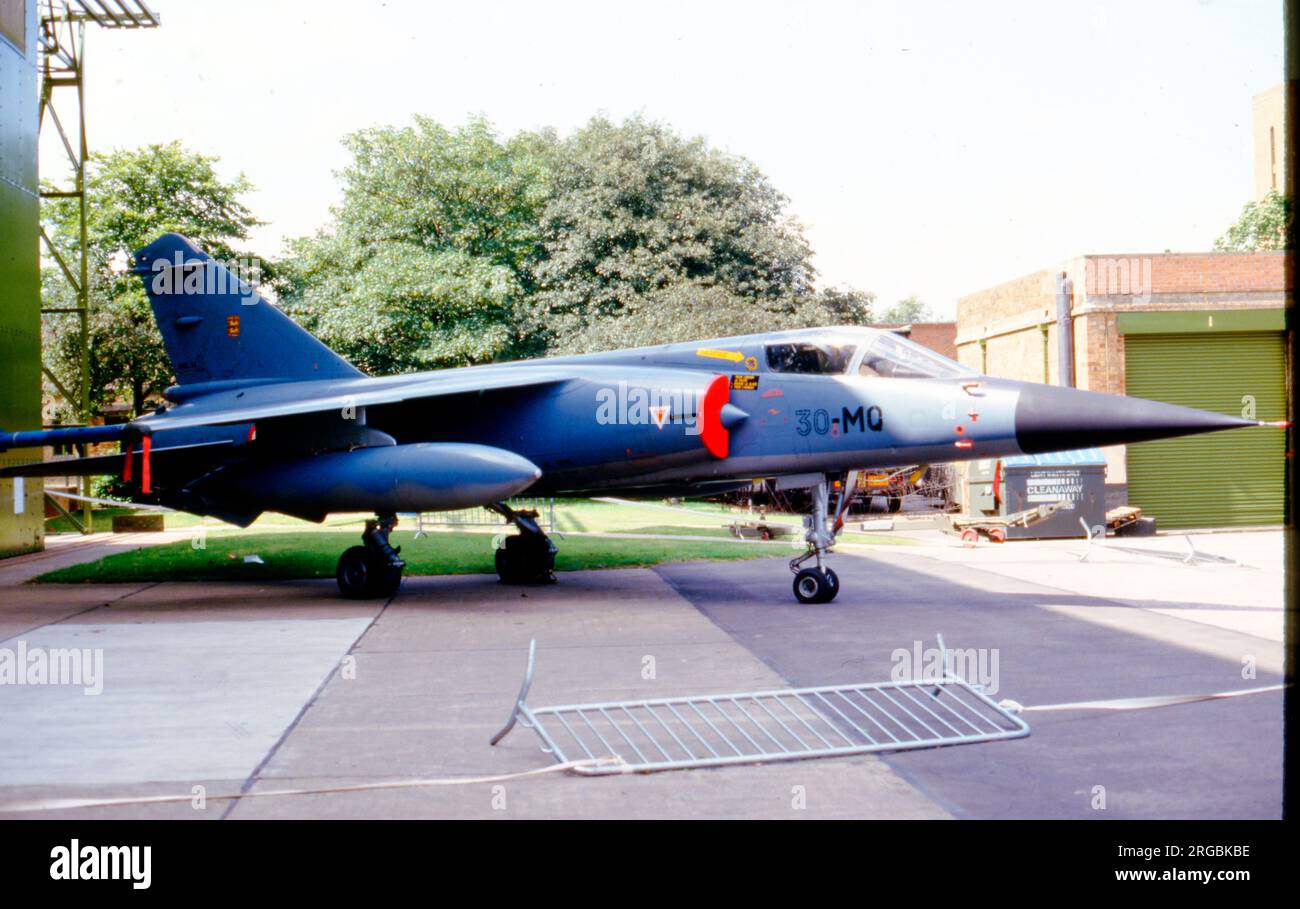 Armee de l'Air - Mirage F.1C 30-MQ (msn 16), von Escadron de Chasse EC.2/30 "Normandie-Niemen", RAF Waddington am 2. August 1986. (Armee de l'Air - Französische Luftwaffe). Stockfoto