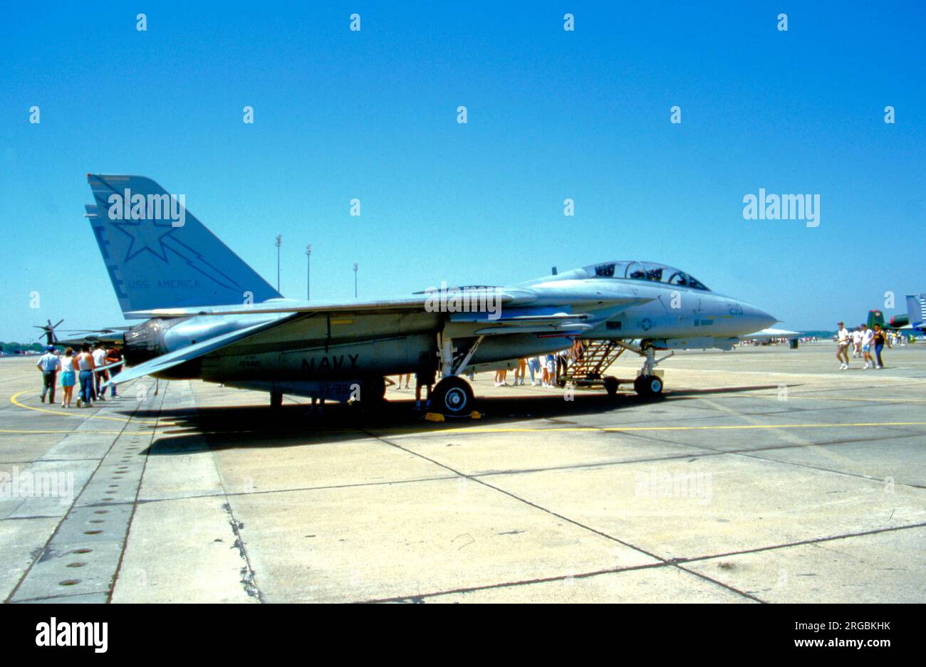 United States Navy (USN) - Grumman F-14A-75-GR Tomcat 159421 (msn 087), auf USS America. Stockfoto