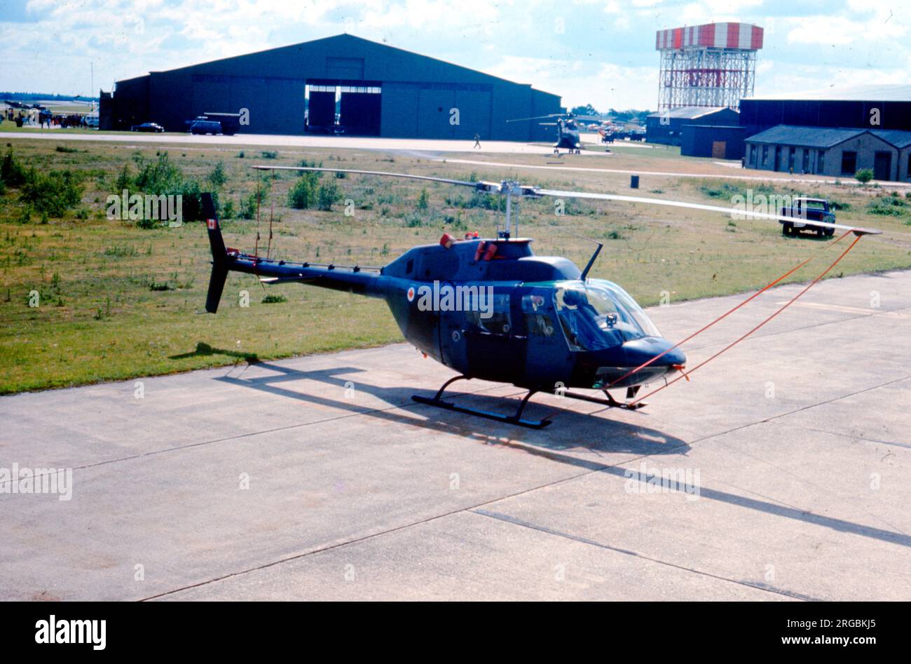 Kanadische Streitkräfte - Bell CH-136 Kiowa 136224 (msn 44024, Bell 206 JetRanger), am 31. Juli 1976 auf der RAF Greenham Common für die internationale Flugzeugtätowierung. Stockfoto