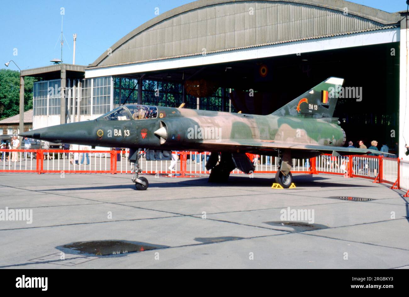 Force aerienne belge - Dassault Mirage 5BA BA13 (msn 013), vom 2. Smaldeel, im Juli 1985 im Offenen Haus der Kleinen Brogel (Force Aerienne Belge - Belgische Luchtmacht - Belgische Luftwaffe). Stockfoto