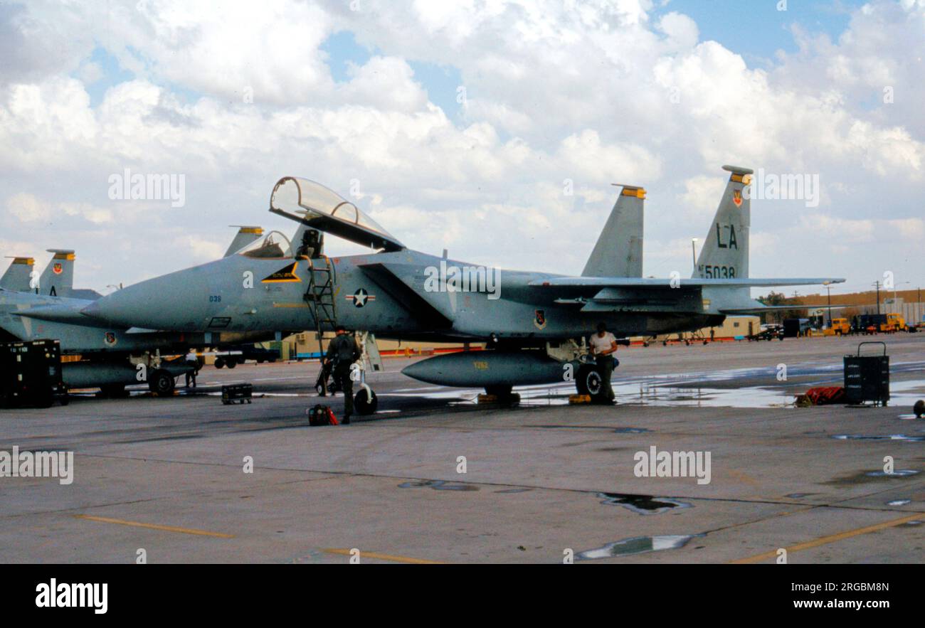 United States Air Force (USAF) - McDonnell Douglas F-15A-13-MC Eagle 75-0038 (msn 0137/A118, Basiscode LA), auf dem Luftwaffenstützpunkt Luke in Arizona. Stockfoto