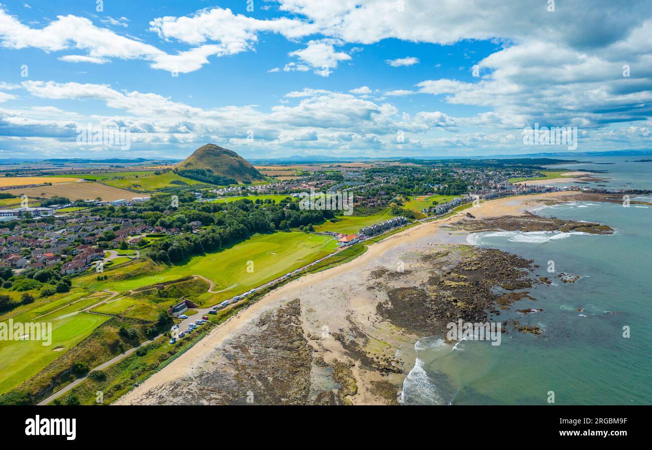 Luftaufnahme von der Drohne von North Berwick vom Glen Golf Club, East Lothian, Schottland, Großbritannien Stockfoto