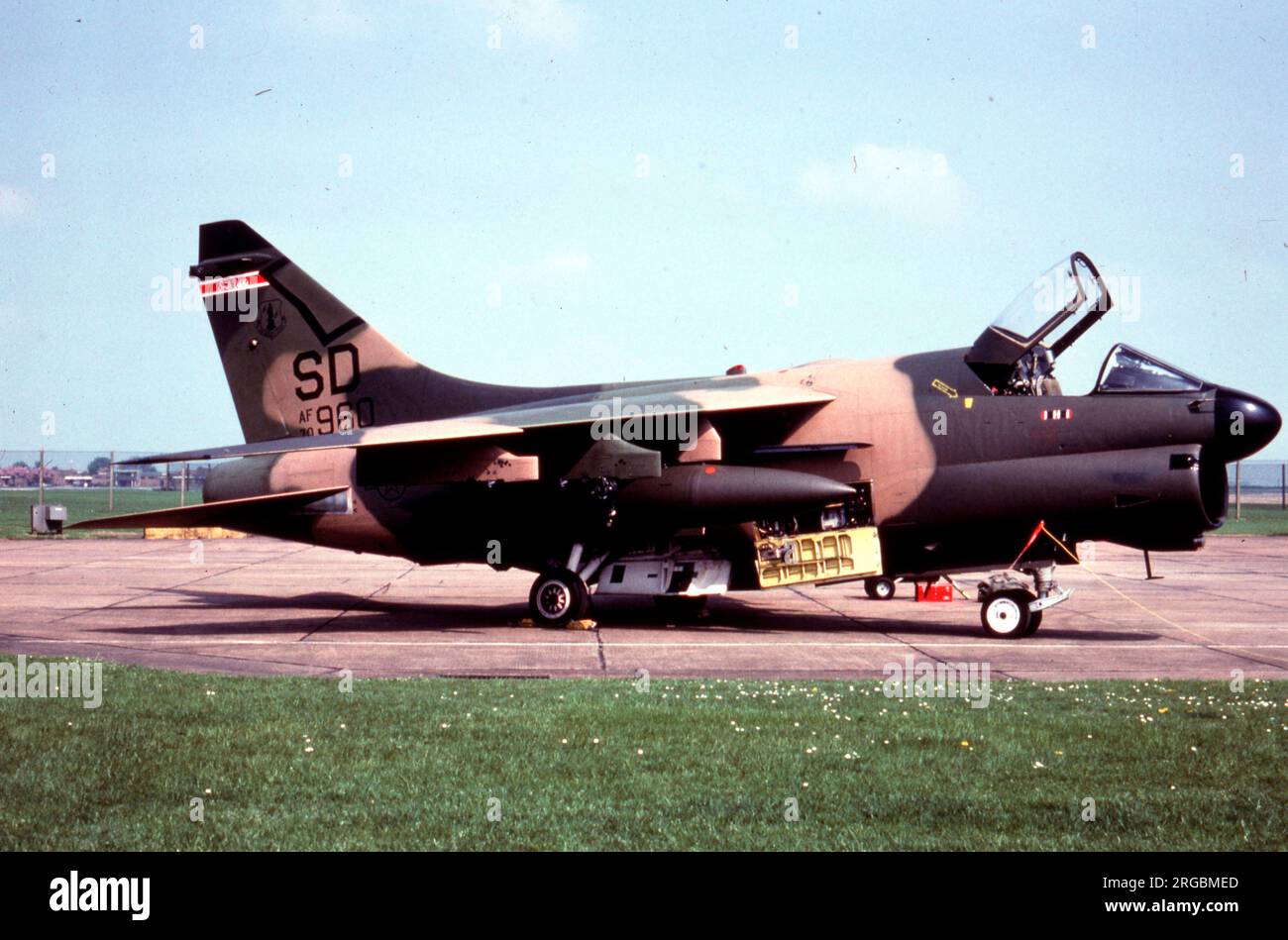 United States Air Force (USAF) - Ling-Temco-Vought A-7D-7-CV Corsair II 70-0960 (MSN D-106, Basiscode „SD“), von South Dakota ANG 175. TFS (114. TFG), Sioux Falls MAP, SD., auf der RAF Waddington Mai-Juni 1985. Stockfoto