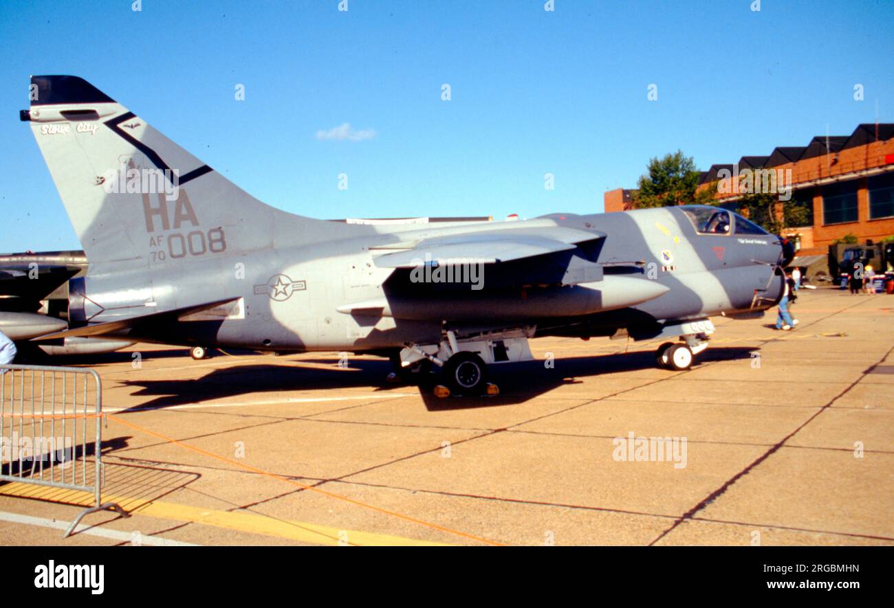 United States Air Force (USAF) - Ling-Temco-Vought A-7D-8-CV Corsair II 70-1008 (MSN D-154, Basiscode 'HA'), der 174. Taktischen Kampfgeschwader, der 185. Taktischen Kampfgruppe, iowa ANG in Sioux City. Gesehen auf der RAF Mildenhall Air Fete am 26. Mai 1990. Stockfoto