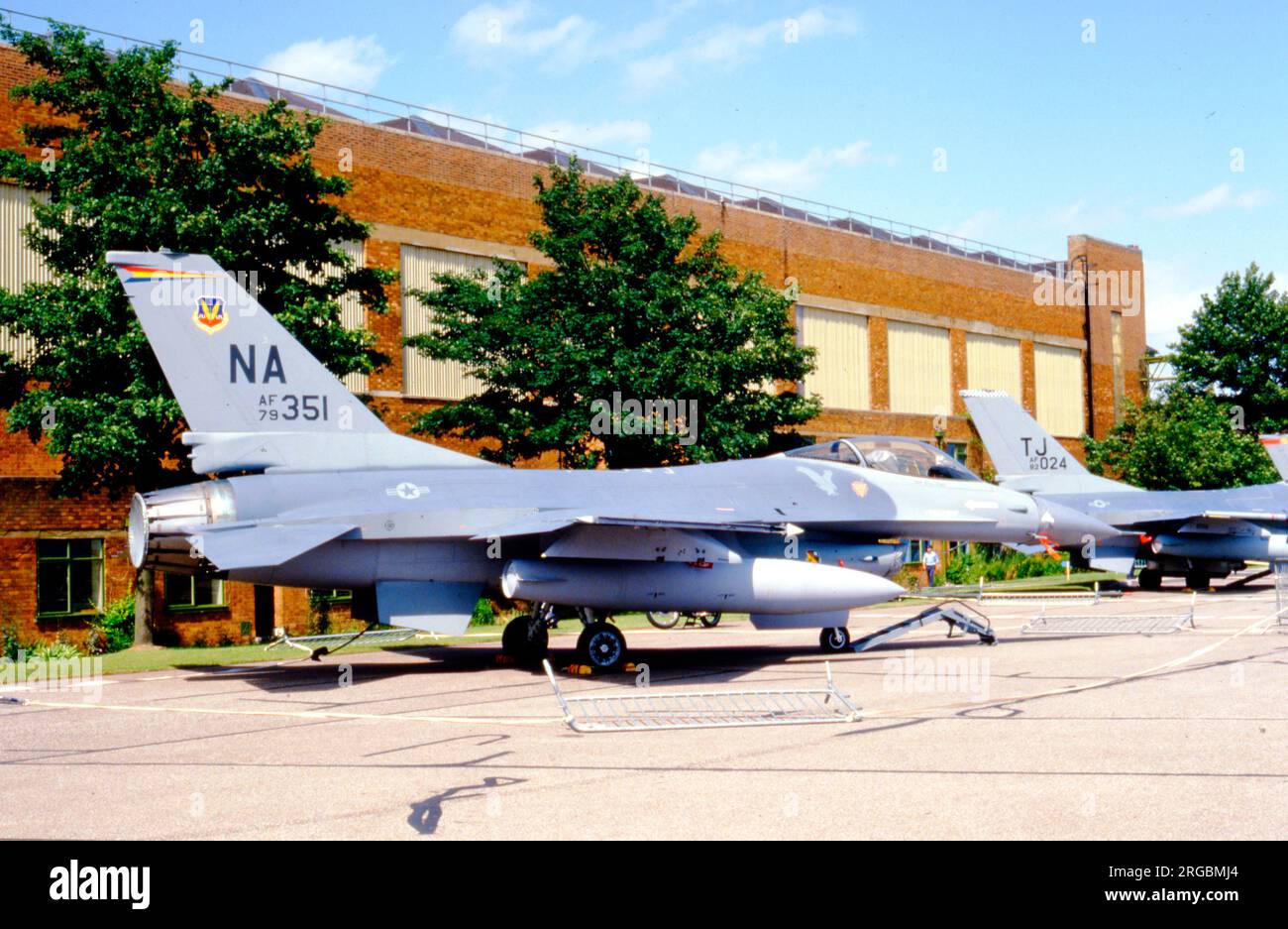 United States Air Force (USAF) - General Dynamics F-16A Block 10 Fighting Falcon 79-0351 (msn 6i-136, Basiscode „NA“), treffen sich am 2. August 1986 auf der RAF Waddington Tactical Fighter. Stockfoto