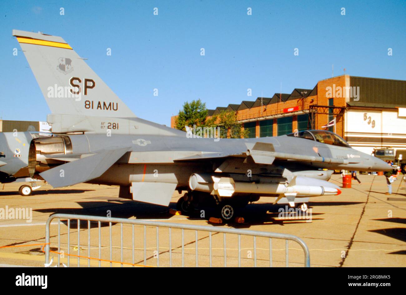 United States Air Force (USAF) - General Dynamics F-16C Block 30F Fighting Falcon 87-0241 (MSN 5C-502, Basiscode „SP“), auf der RAF Mildenhall Air Fete am 26. Mai 1990. Stockfoto