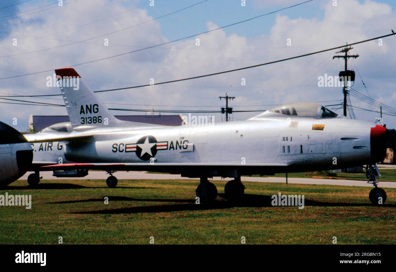 Nordamerikanische F-86H-10-NH Sabre 53-1386 (MSN 203-158), ausgestellt im 169. TFW Museum, McEntyre AFB, SC. Stockfoto