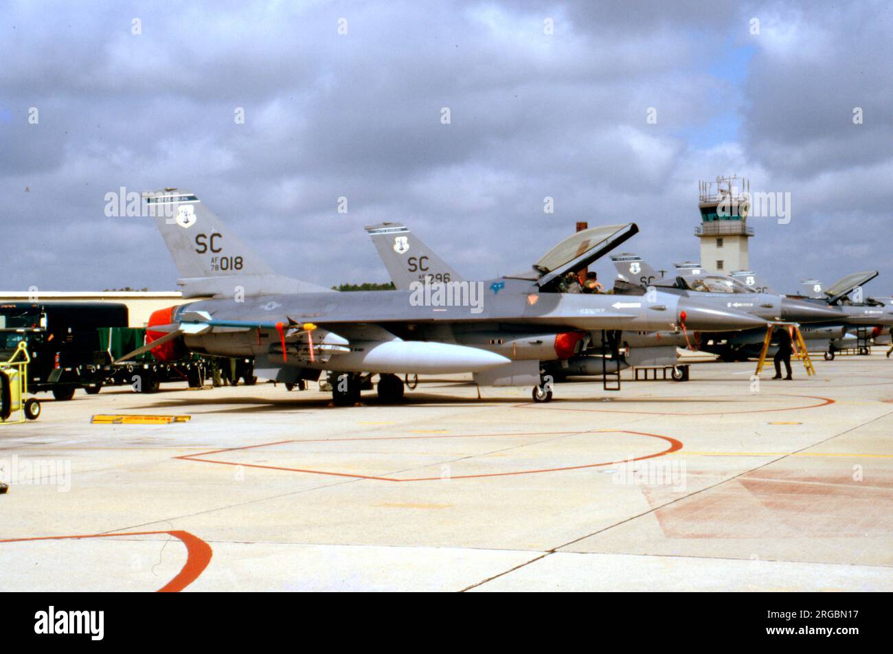 United States Air Force (USAF) - General Dynamics F-16A Block 1 Fighting Falcon 78-0018 (msn 61-24, Basiscode „SC“) der South Carolina Air National Guard. Stockfoto