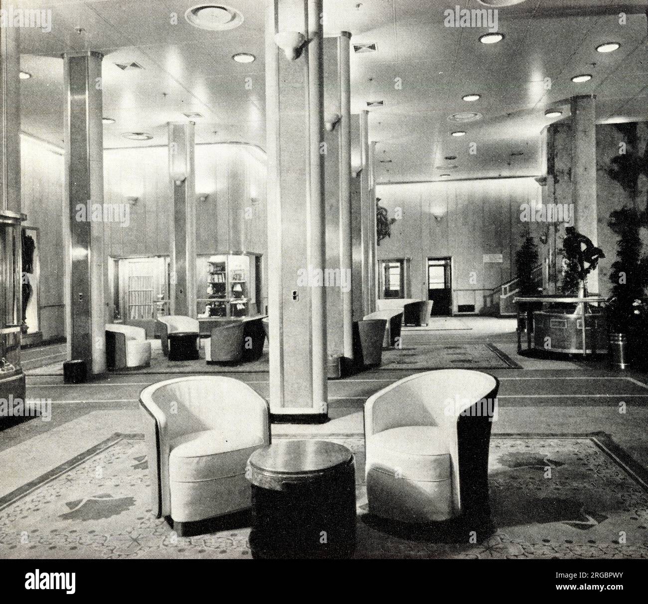 RMS Queen Elizabeth, Haupthalle, Promenadendeck, Januar 1949 Stockfoto