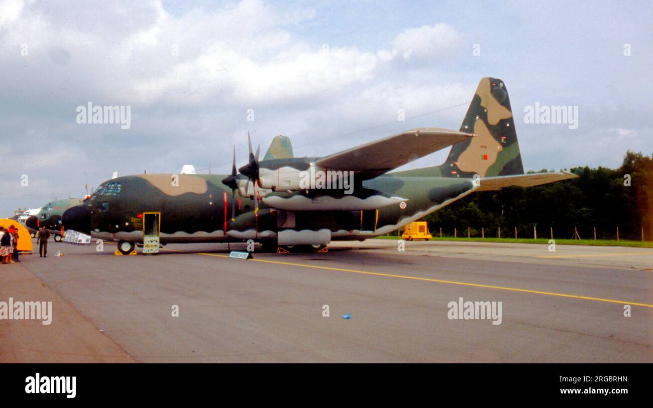 Portugiesische Luftwaffe - Lockheed C-130H Hercules 6805 (msn 4778) vom Esc.501, auf der RAF Greenham Common, am 23. Juni 1979 für die Internationale Flugtätowierung. Stockfoto