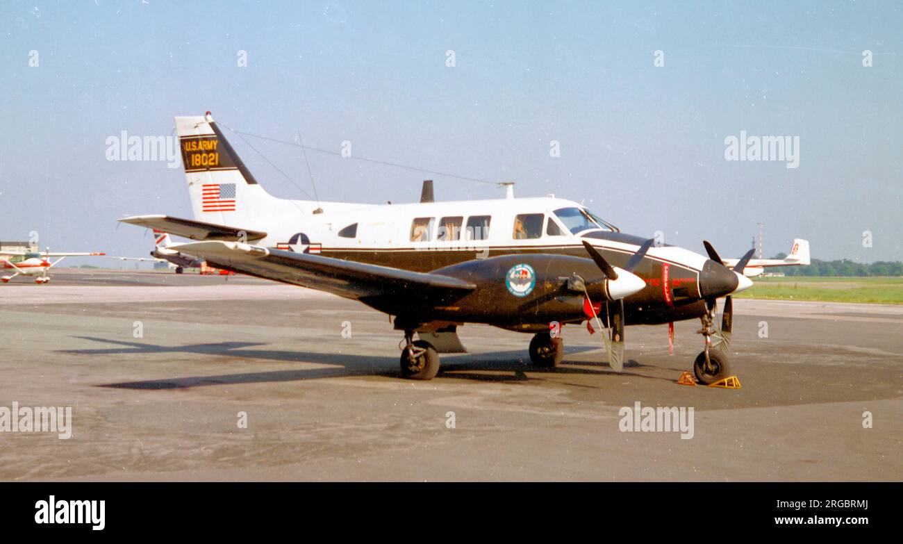 United States Army - Beech U-21G Ute 66-18021 (msn LM.22) am Flughafen Liverpool-Speke im Juni 1977. Stockfoto