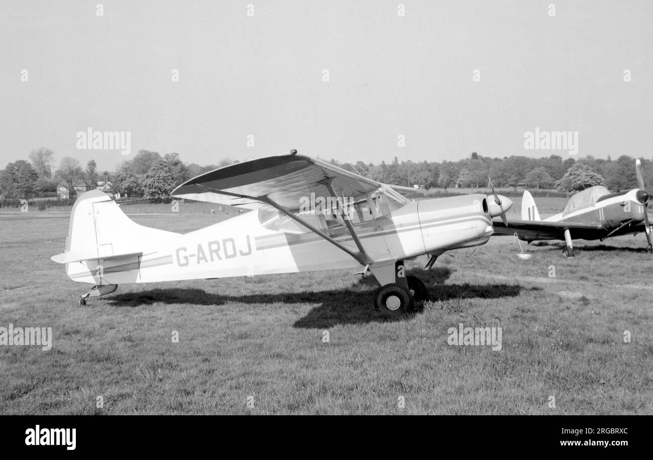 Auster D.6-180 G-ARDJ (msn 3704) in Elstree im Juni 1974. Stockfoto