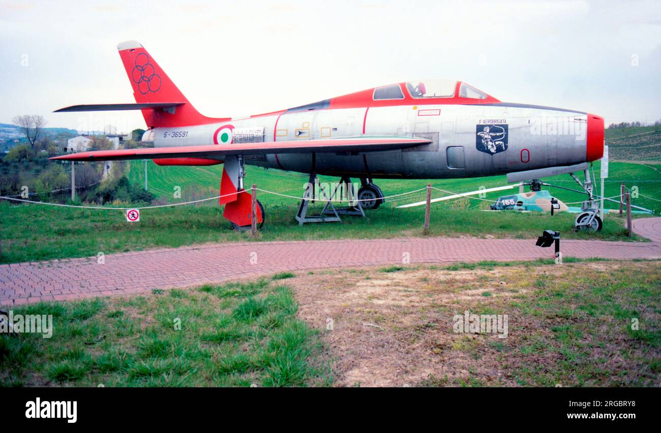 F 84f 61 re -Fotos und -Bildmaterial in hoher Auflösung – Alamy