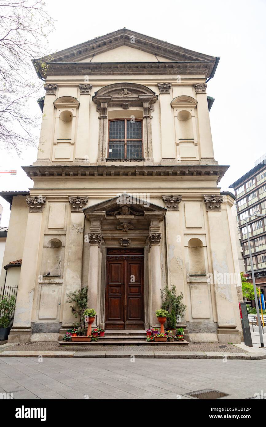 Mailand, Italien - 30. März 2022: San Vito in Pasquirolo ist eine römisch-katholische Kirche im späten Mannerismus oder frühen Barock-Stil in Mailand, Lombardei, Italien. Stockfoto