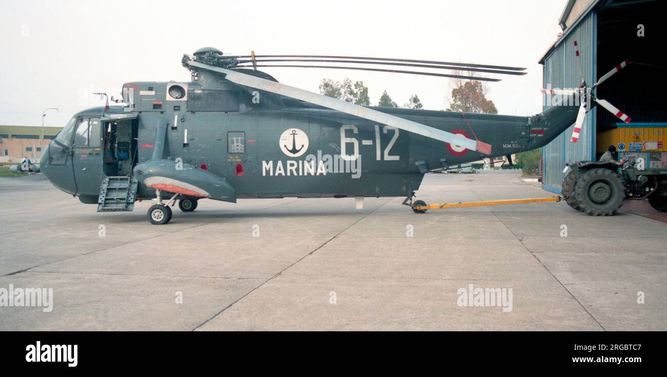 Marina Militare - Sikorsky SH-3D Sea King MM5014N / 6-12 (msn 6011), in Taranto-Grottaglie Naval Air Station im März 1998. (Marina Militare - Italienische Marine) Stockfoto