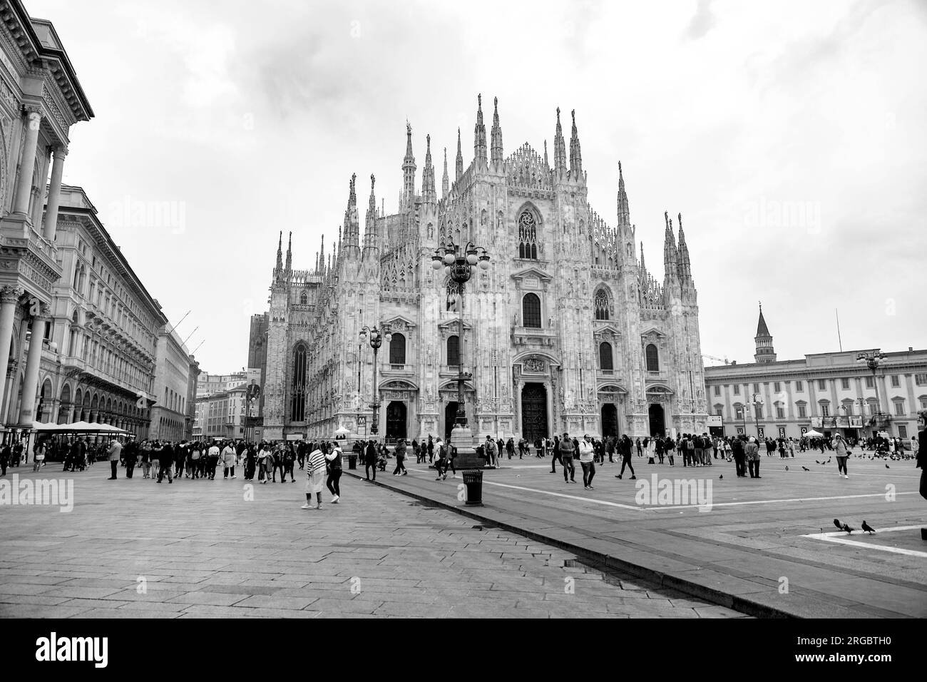 Mailand, Italien - 30. März 2022: Die Mailänder Kathedrale oder die Metropolitanische Kathedrale - die Geburtsbasilika der Heiligen Maria ist eine der wichtigsten Dom in Mailand. Stockfoto