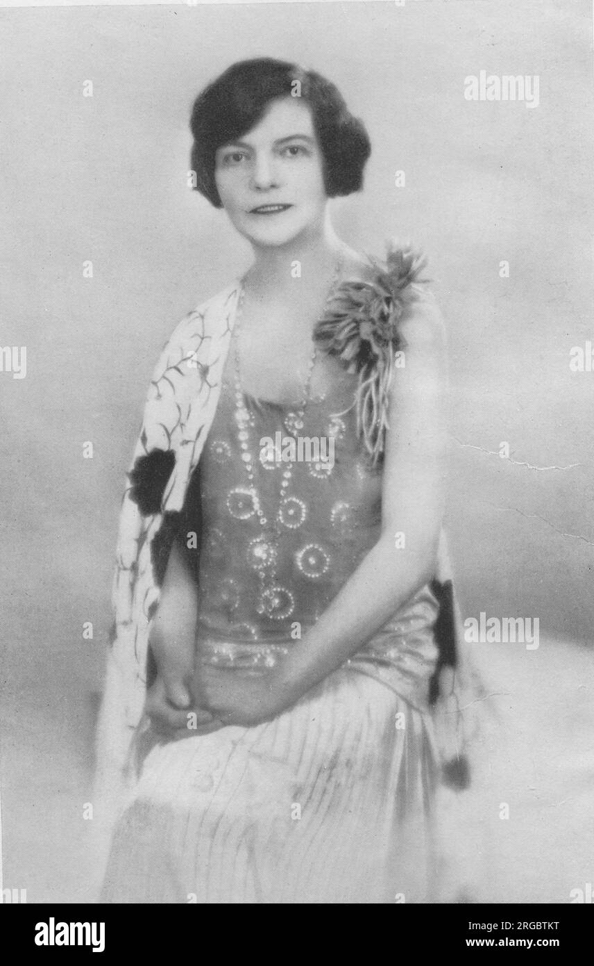 Kate Evelyn 'Ma' Meyrick (1875-1933), eine irische Geschäftsfrau und 'Queen' der Londoner Nachtklubszene. Sie leitete '43', einen spätabendlichen Jazzclub in der 43 Gerrard Street in Soho, wurde mehrmals wegen Verstoßes gegen Lizenzgesetze strafrechtlich verfolgt und musste ins Gefängnis, weil sie Polizisten bestochen hatte, um diese Verstöße zu ignorieren. Ihr Buch "Secrets of the 43" wurde 1933 bei seiner Veröffentlichung verboten. Drei ihrer Töchter heirateten Gleichaltrige. Stockfoto