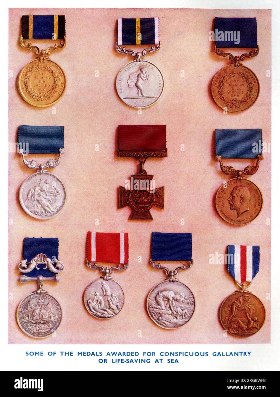 Medaillen für Gallantry oder Life-Saving at Sea – Top Row (L-R) Stanhope Goldmedaille, die von der Royal Humane Society für die tapferste lebensrettende Tat des Jahres verliehen wurde, Silber und Bronze (auch RHS) für Rettung oder Versuch, vor dem Ertrinken zu retten; Mittlere Reihe (Mitte) Victoria Cross mit Silber- und Bronzemedaillen der RNLI auf beiden Seiten; Silbermedaille der Schiffswrack-Fischer und der Mariners' Royal Benevolent Society in der unteren Reihe (L-R), Silbermedaille des Handelsausschusses, Silbermedaille der Liverpool Shipwreck and Humane Society und Bronzemedaille von Lloyd's. Stockfoto