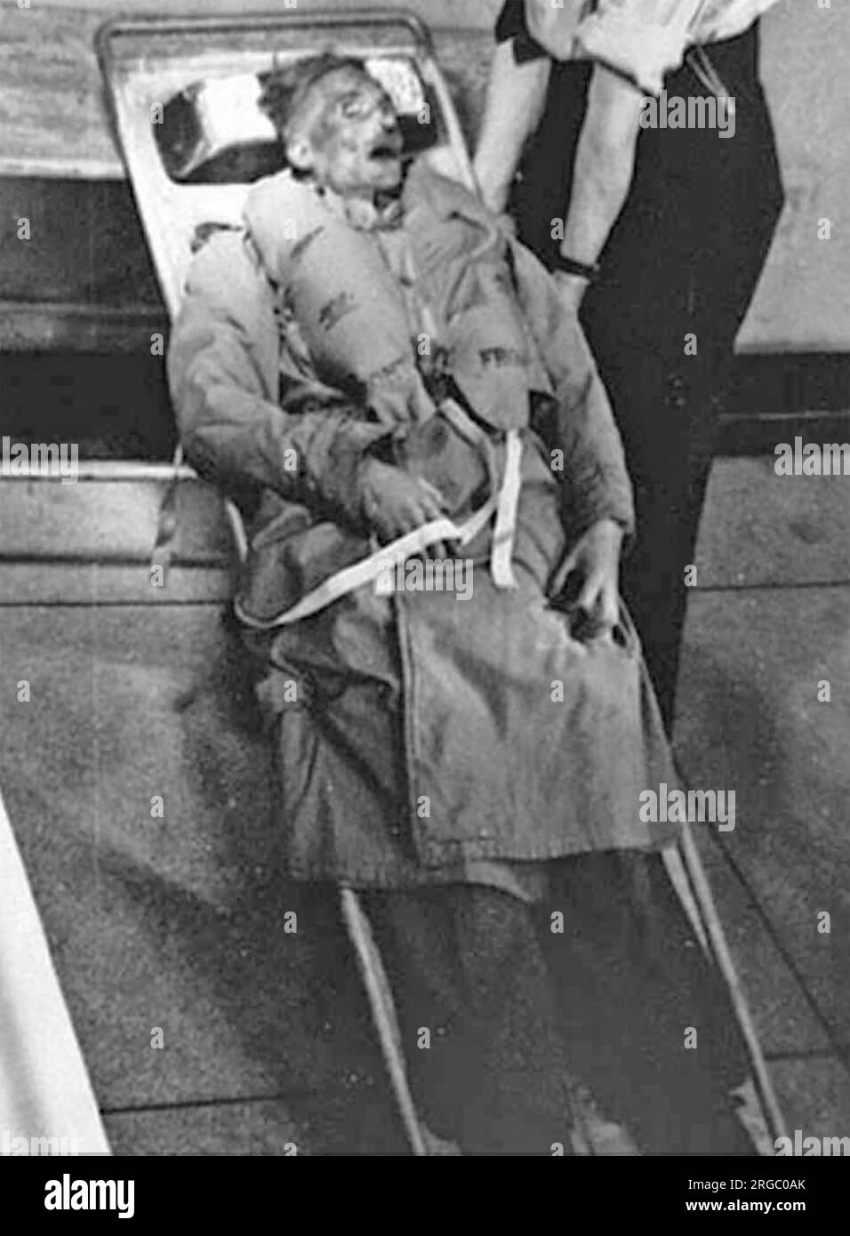 OPERATION HACKFLEISCH 1943 die Leiche von Glyndwr Michael, bevor sie in den Kanister gelegt wird Stockfoto