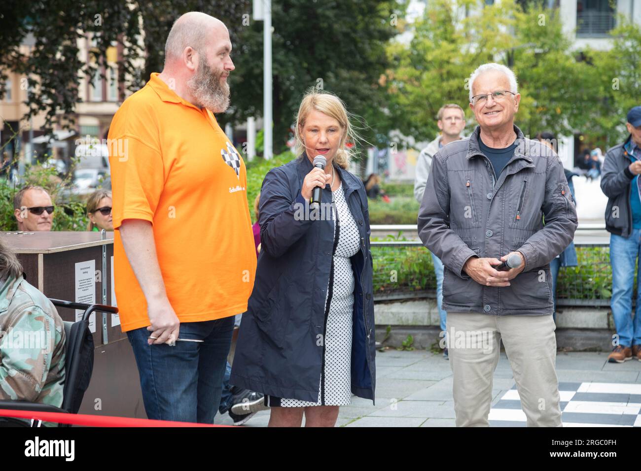 Bernd Kühn 1. Vorsitzender Schachklub Frankenthal, Kirsten Schönherr Chefin Bautzener Wohnungsbaugesellschaft (BWB) , Dietmar Stange vom Tourismusvere Stockfoto