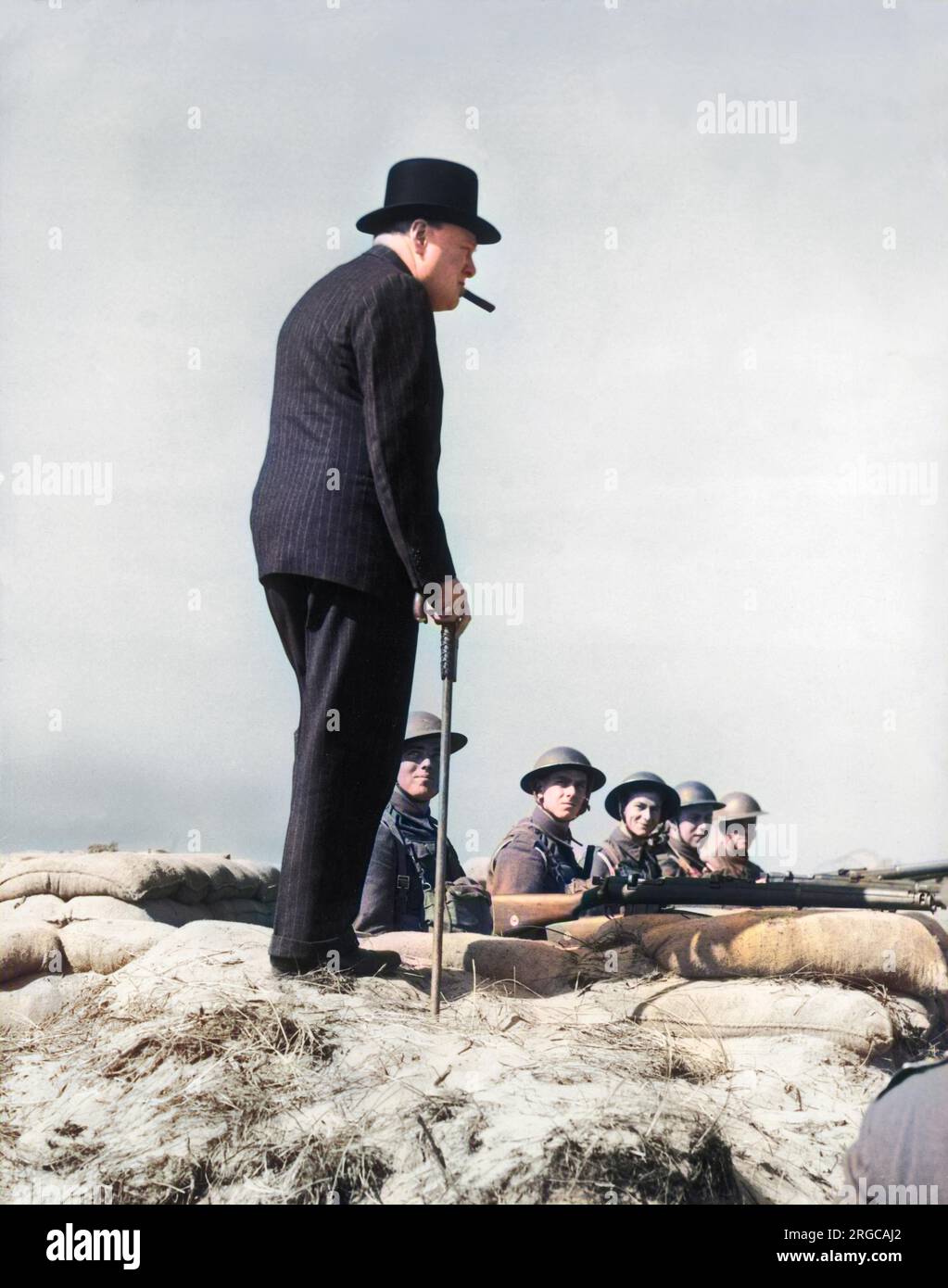 Winston Churchill besucht die Küstenabwehr in der Nähe von Dover Stockfoto