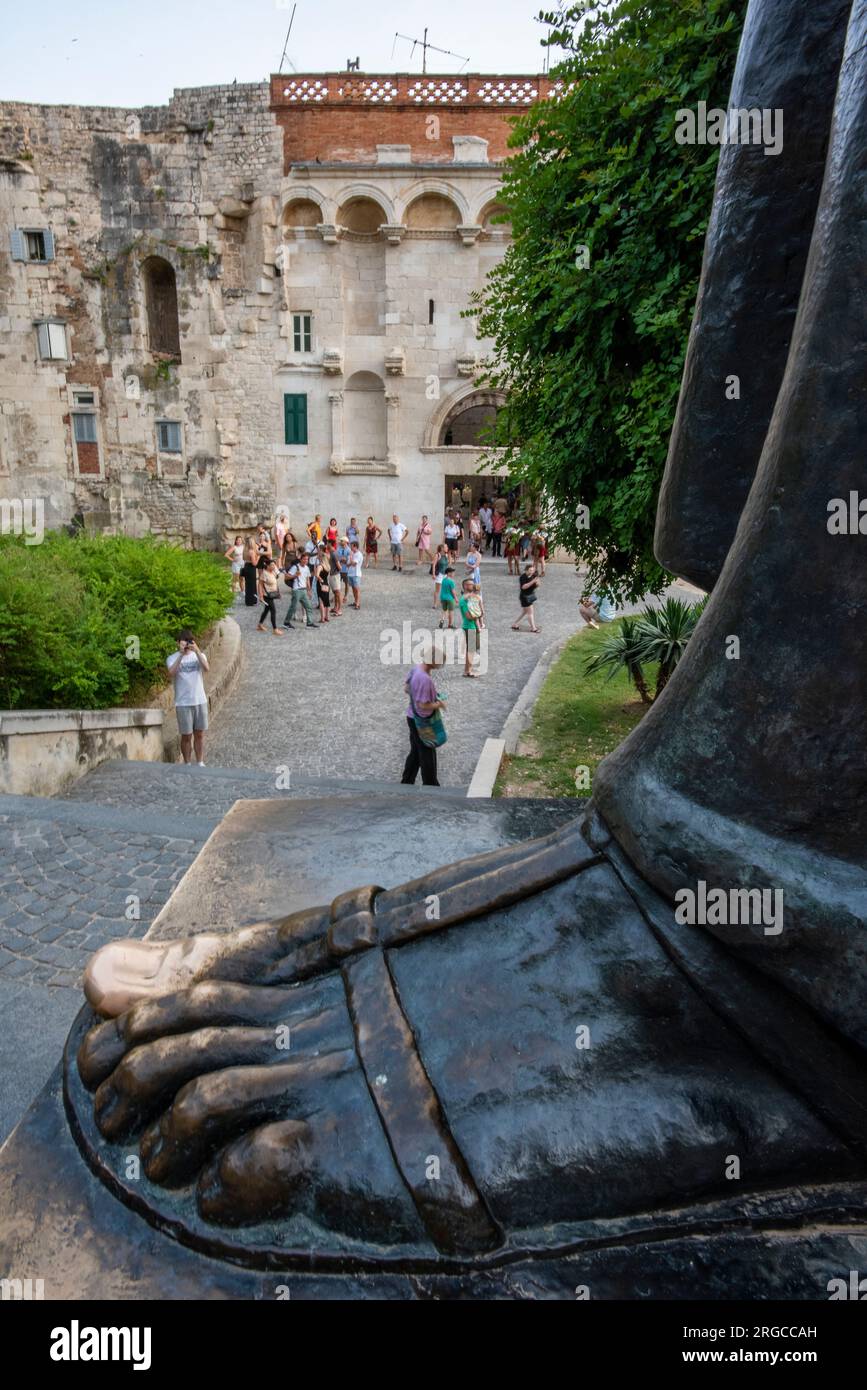 grgur ninski, gregory von nin, Statue, Fuß, viel Glück, grad Split Sehenswürdigkeiten der Altstadt. Stockfoto