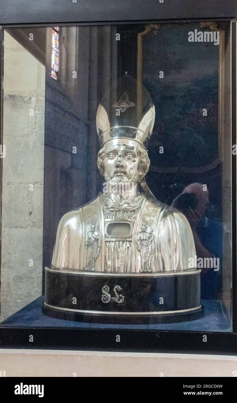 Silberne Oberkörperskulptur von St. Laurence in Notre-Dame et Saint-Laurent, EU Stockfoto