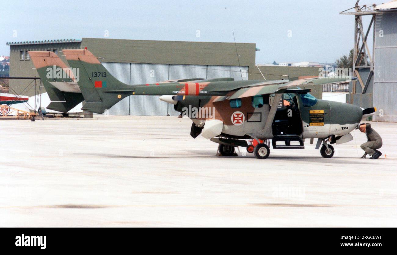 Forca Aerea Portuguesa - Reims-Cessna FTB337G Milirol 13713 (msn 0014). (Forca Aerea Portuguesa - Portugiesische Luftwaffe). Stockfoto