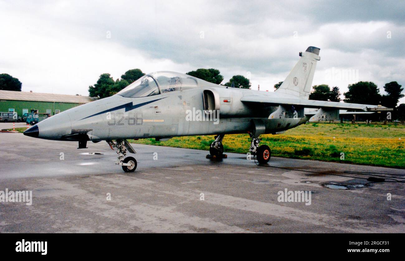 Aeronautica Militare - AMX International AMX MM7100 - 32-66 (msn IX012 ...